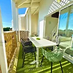 Vue Et Piscine, Avec Balcon - 1 Min De La *