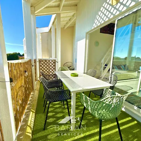 Vue Et Piscine, Avec Balcon - 1 Min De La *