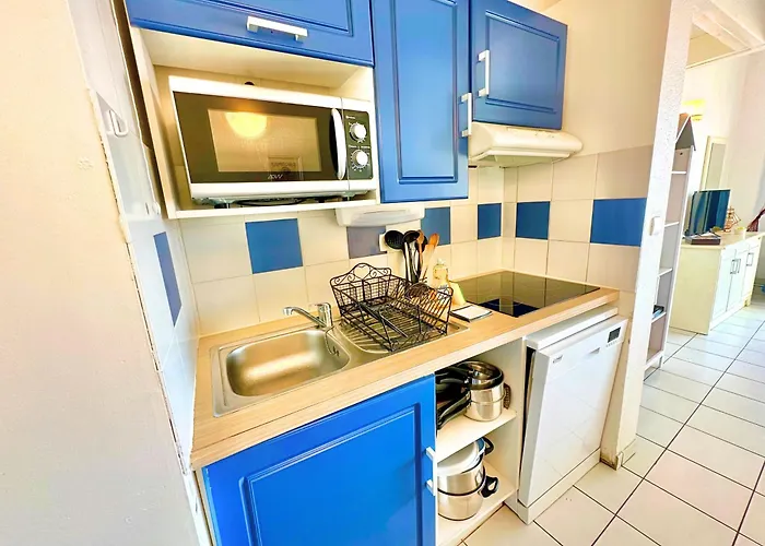 Vue Et Piscine, Avec Balcon - 1 Min De La *