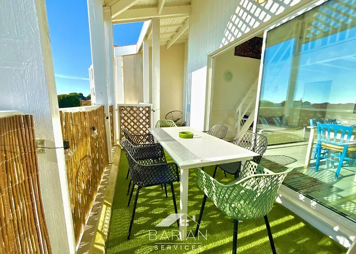 Vue Et Piscine, Avec Balcon - 1 Min De La *